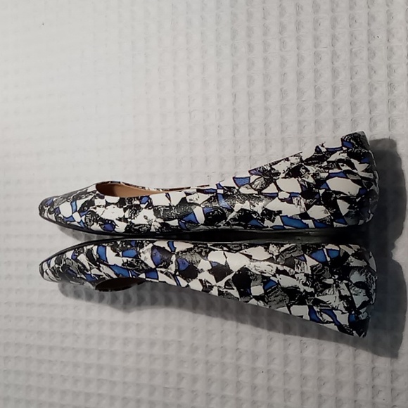 Joe's Women's Pointed Toe Leather Abstract Print Flats Size 10 Blue/Black/White - Picture 7 of 14